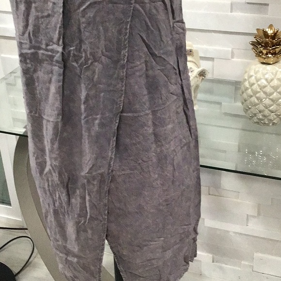 🆕 Distressed Front Pocket Sleeveless Tank Top - Picture 11 of 12